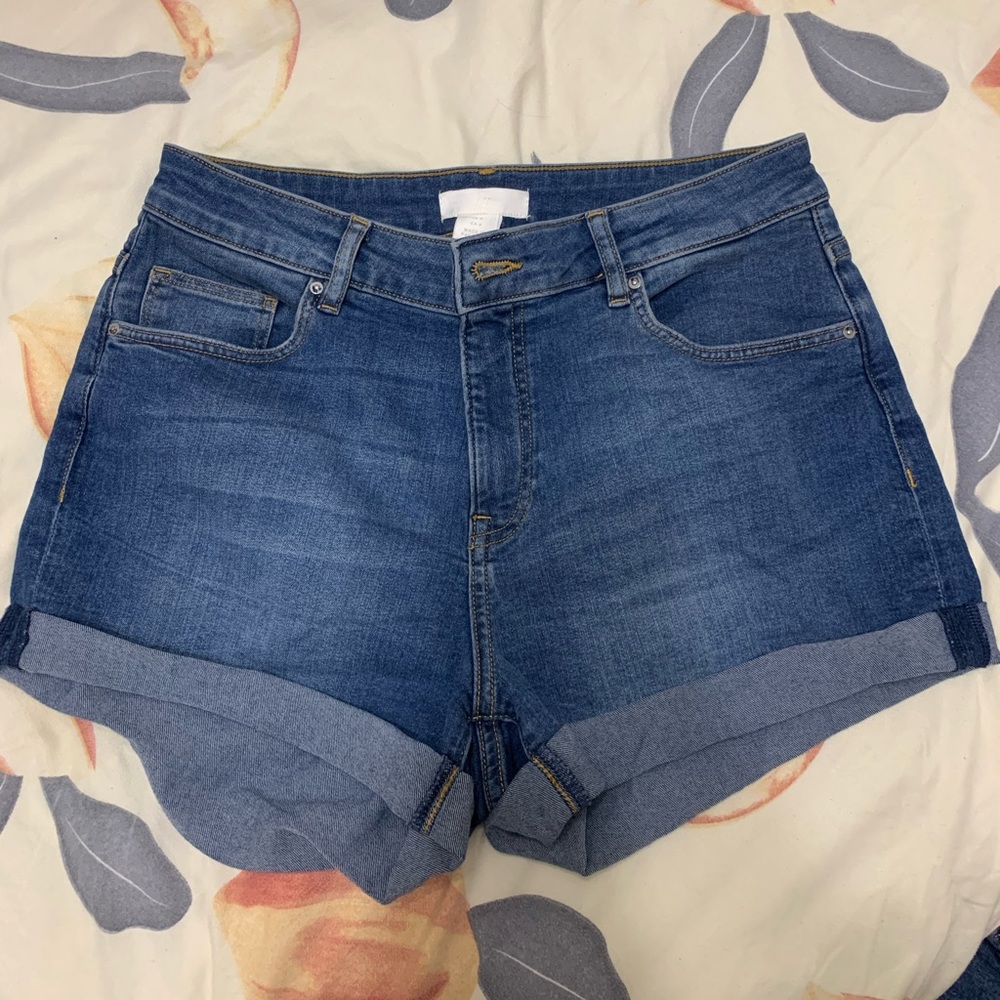 H&M blue denim jean shorts